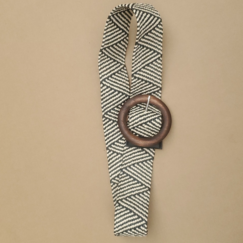 30" black and white belt